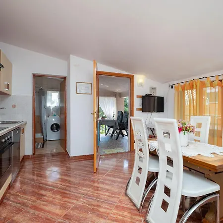 1 Bedroom Beautiful Apartment In Betiga * Barbariga