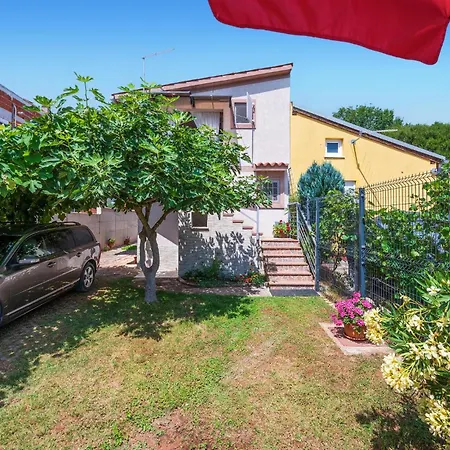 1 Bedroom Beautiful Apartment In Betiga Apartment Barbariga